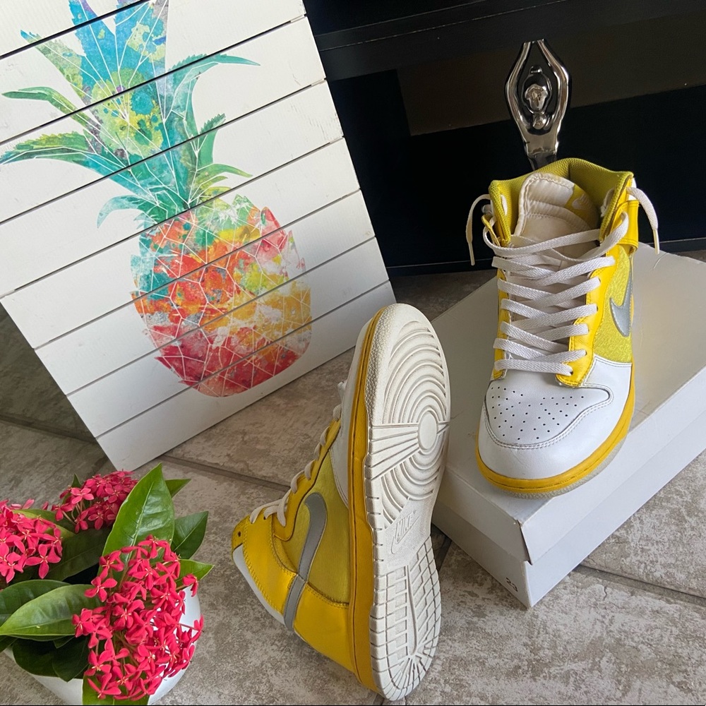 Authentic Antique Vibrant Womens Nike Dunks -Yellow -Silver -White . Size 10.5 W